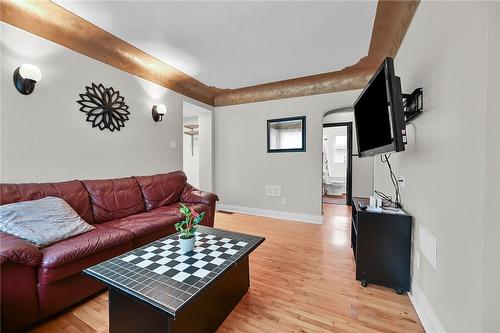 113 Ewen Road, Hamilton, ON - Indoor Photo Showing Living Room