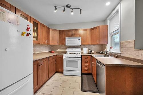 113 Ewen Road, Hamilton, ON - Indoor Photo Showing Kitchen