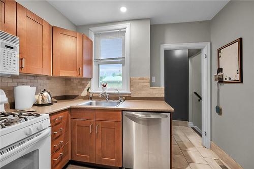 113 Ewen Road, Hamilton, ON - Indoor Photo Showing Kitchen