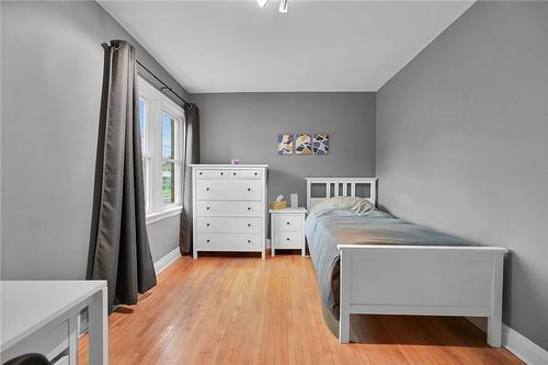 113 Ewen Road, Hamilton, ON - Indoor Photo Showing Bedroom