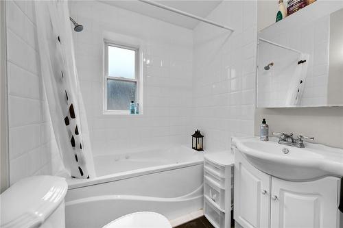 113 Ewen Road, Hamilton, ON - Indoor Photo Showing Bathroom