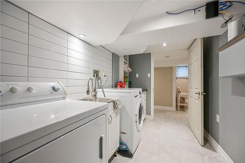 113 Ewen Road, Hamilton, ON - Indoor Photo Showing Laundry Room