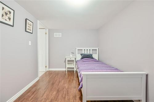 113 Ewen Road, Hamilton, ON - Indoor Photo Showing Bedroom