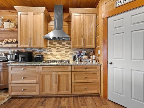 8510 Tranquille Criss Crk Road, Kamloops, BC - Indoor Photo Showing Kitchen