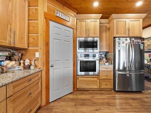 8510 Tranquille Criss Crk Road, Kamloops, BC - Indoor Photo Showing Kitchen