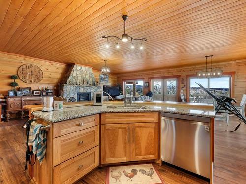 8510 Tranquille Criss Crk Road, Kamloops, BC - Indoor Photo Showing Kitchen