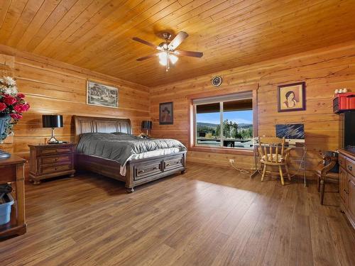 8510 Tranquille Criss Crk Road, Kamloops, BC - Indoor Photo Showing Bedroom