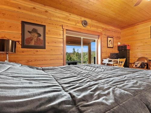 8510 Tranquille Criss Crk Road, Kamloops, BC - Indoor Photo Showing Bedroom