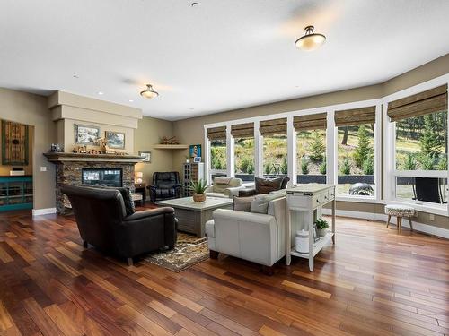 2555 Pratt Road, Kamloops, BC - Indoor Photo Showing Living Room With Fireplace