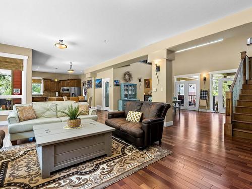 2555 Pratt Road, Kamloops, BC - Indoor Photo Showing Living Room