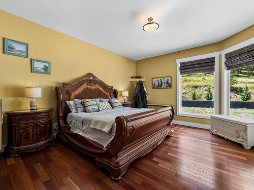 2555 Pratt Road, Kamloops, BC - Indoor Photo Showing Bedroom