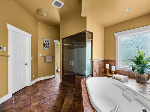 2555 Pratt Road, Kamloops, BC - Indoor Photo Showing Bathroom