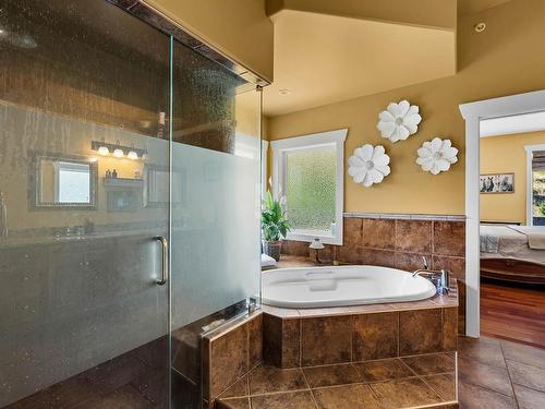 2555 Pratt Road, Kamloops, BC - Indoor Photo Showing Bathroom