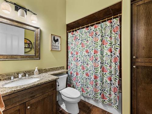 2555 Pratt Road, Kamloops, BC - Indoor Photo Showing Bathroom