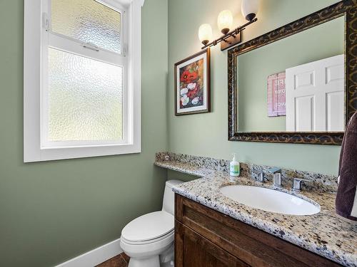 2555 Pratt Road, Kamloops, BC - Indoor Photo Showing Bathroom