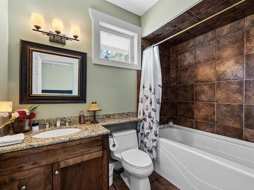 2555 Pratt Road, Kamloops, BC - Indoor Photo Showing Bathroom