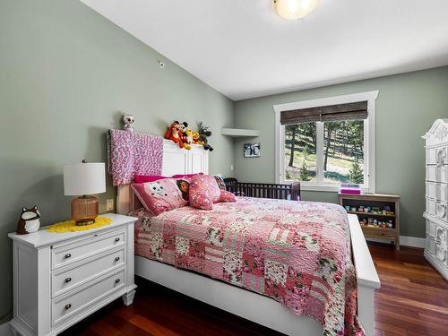 2555 Pratt Road, Kamloops, BC - Indoor Photo Showing Bedroom