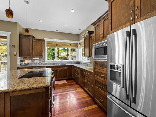 2555 Pratt Road, Kamloops, BC - Indoor Photo Showing Kitchen With Upgraded Kitchen