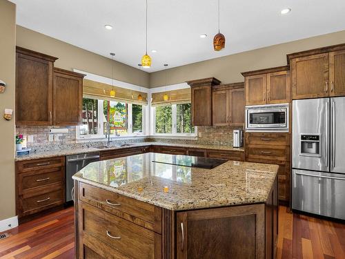 2555 Pratt Road, Kamloops, BC - Indoor Photo Showing Kitchen With Upgraded Kitchen