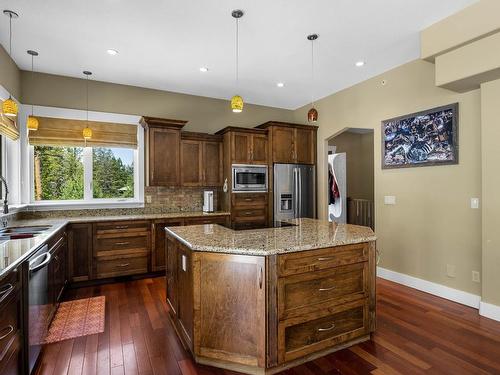 2555 Pratt Road, Kamloops, BC - Indoor Photo Showing Kitchen With Double Sink With Upgraded Kitchen