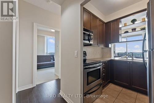 1111 - 2391 Central Park Drive, Oakville (Uptown Core), ON - Indoor Photo Showing Kitchen