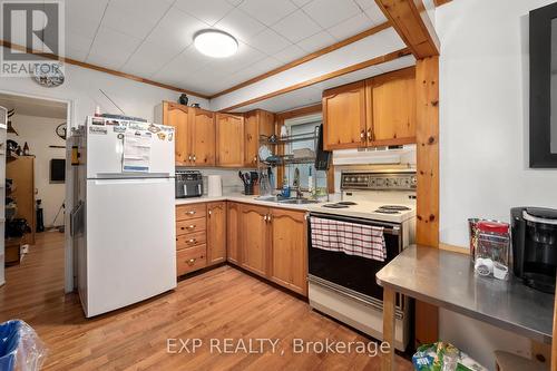 17 Riley Avenue, Georgina (Sutton & Jackson'S Point), ON - Indoor Photo Showing Kitchen