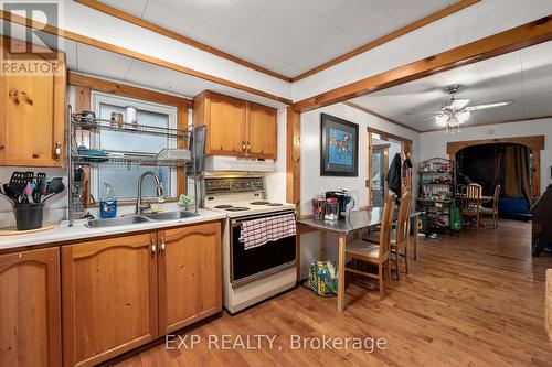 17 Riley Avenue, Georgina (Sutton & Jackson'S Point), ON - Indoor Photo Showing Kitchen With Double Sink