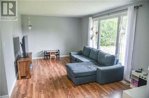 110 Bessborough Street, Deep River, ON - Indoor Photo Showing Living Room