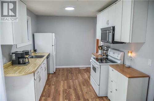 110 Bessborough Street, Deep River, ON - Indoor Photo Showing Kitchen