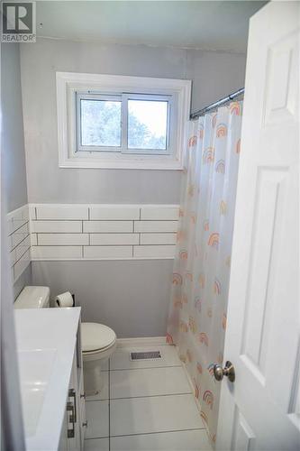 110 Bessborough Street, Deep River, ON - Indoor Photo Showing Bathroom