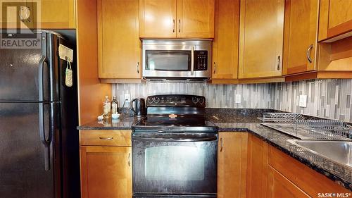 106 2102 Heseltine Road, Regina, SK - Indoor Photo Showing Kitchen