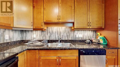 106 2102 Heseltine Road, Regina, SK - Indoor Photo Showing Kitchen With Double Sink