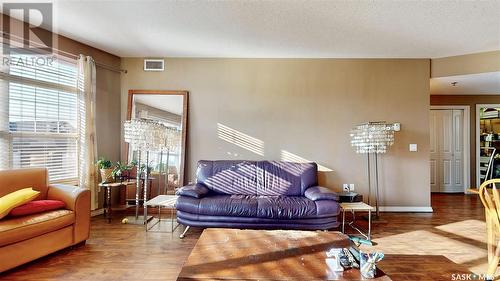 106 2102 Heseltine Road, Regina, SK - Indoor Photo Showing Living Room