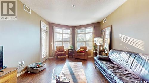 106 2102 Heseltine Road, Regina, SK - Indoor Photo Showing Living Room