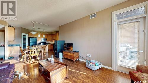 106 2102 Heseltine Road, Regina, SK - Indoor Photo Showing Living Room