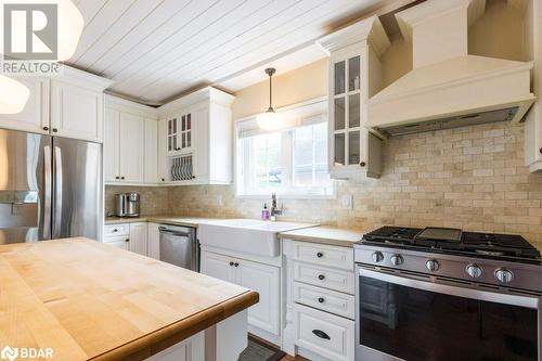 218 Foster Avenue, Belleville, ON - Indoor Photo Showing Kitchen With Upgraded Kitchen