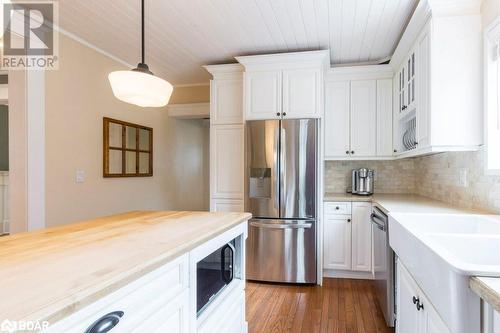 218 Foster Avenue, Belleville, ON - Indoor Photo Showing Kitchen