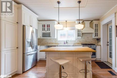 218 Foster Avenue, Belleville, ON - Indoor Photo Showing Kitchen With Upgraded Kitchen