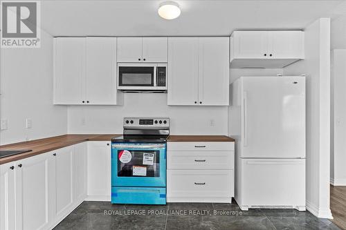 8 Lake Court, Belleville, ON - Indoor Photo Showing Kitchen