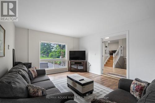 16 Mary Street W, Kawartha Lakes (Lindsay), ON - Indoor Photo Showing Living Room