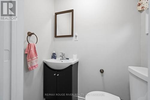 16 Mary Street W, Kawartha Lakes (Lindsay), ON - Indoor Photo Showing Bathroom