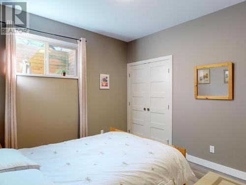 3806 Trail Place, Powell River, BC - Indoor Photo Showing Bedroom