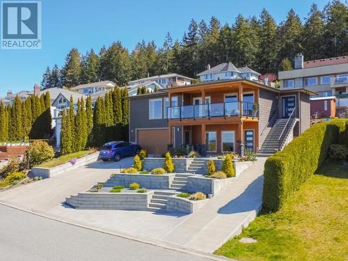 3806 Trail Place, Powell River, BC - Outdoor With Facade