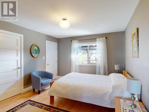 3806 Trail Place, Powell River, BC - Indoor Photo Showing Bedroom