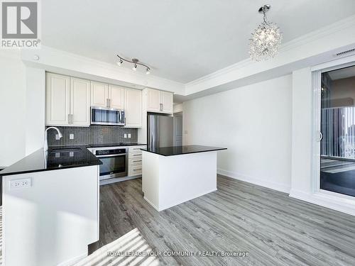 1202A - 9608 Yonge Street, Richmond Hill (North Richvale), ON - Indoor Photo Showing Kitchen