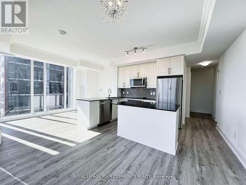 1202A - 9608 Yonge Street, Richmond Hill (North Richvale), ON - Indoor Photo Showing Kitchen