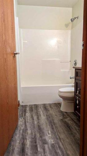 540 12Th Street, Brandon, MB - Indoor Photo Showing Bathroom