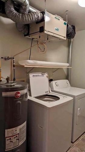 540 12Th Street, Brandon, MB - Indoor Photo Showing Laundry Room