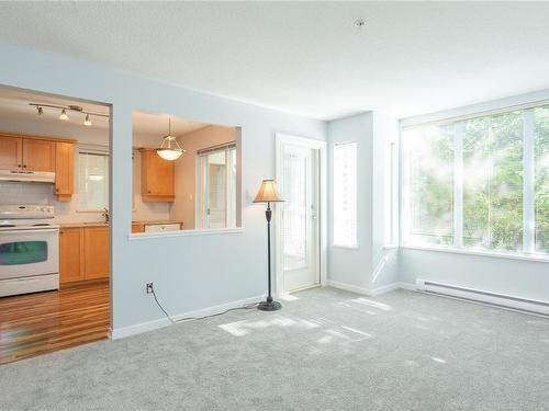 207-5660 Edgewater Lane, Nanaimo, BC - Indoor Photo Showing Kitchen