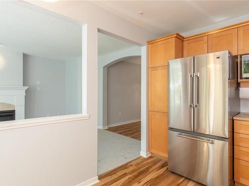 207-5660 Edgewater Lane, Nanaimo, BC - Indoor Photo Showing Kitchen